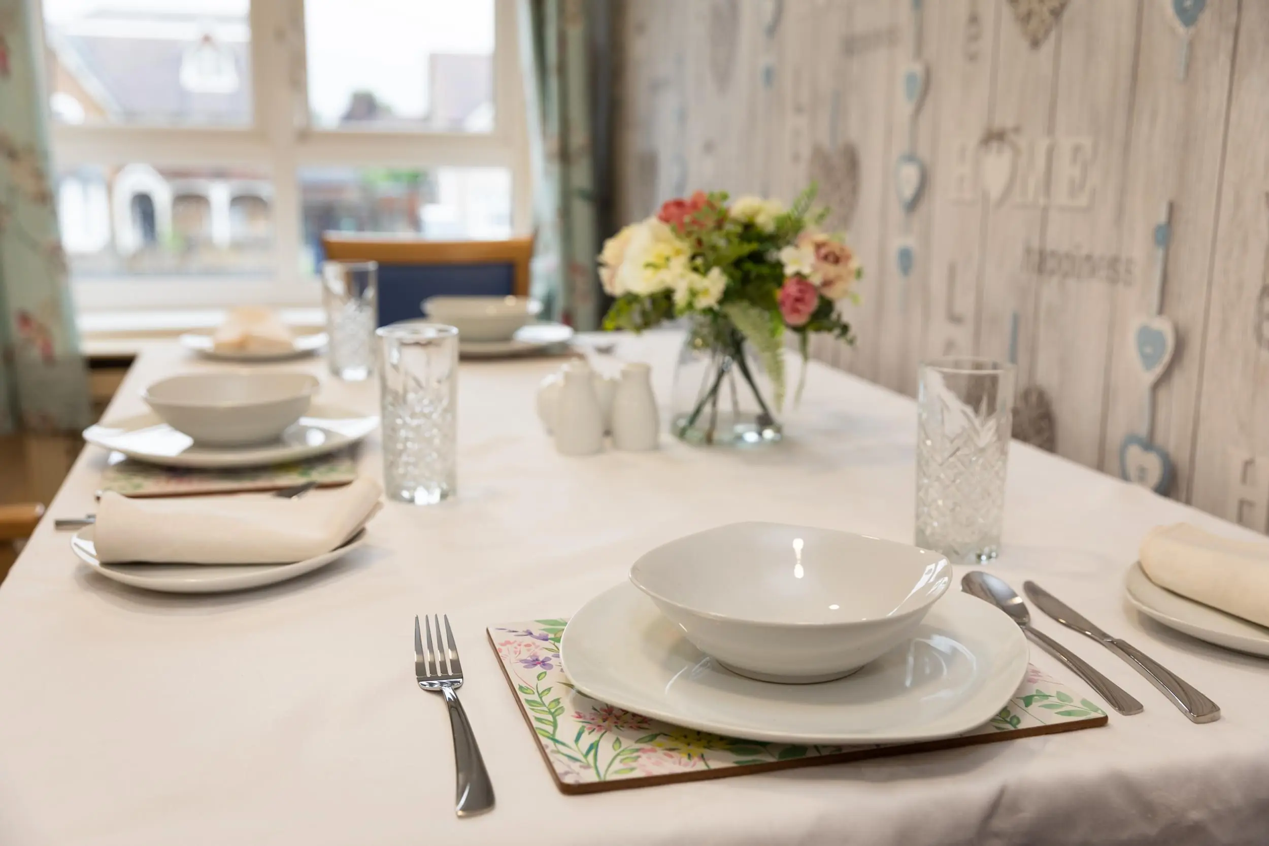 dining-table-setup